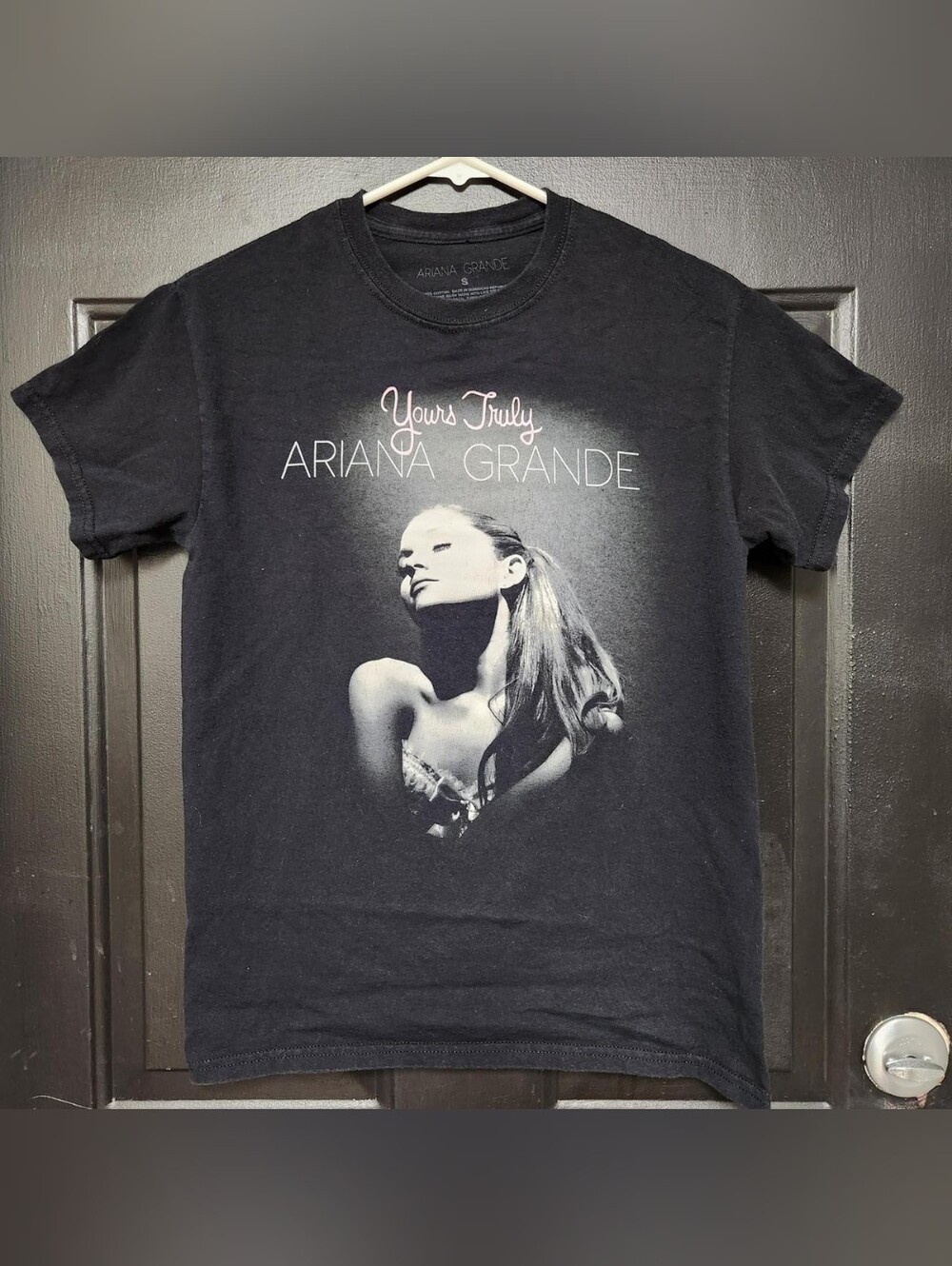 Ariana Grande Yours Truly Black Cotton T-shirt Size Small Music Tee